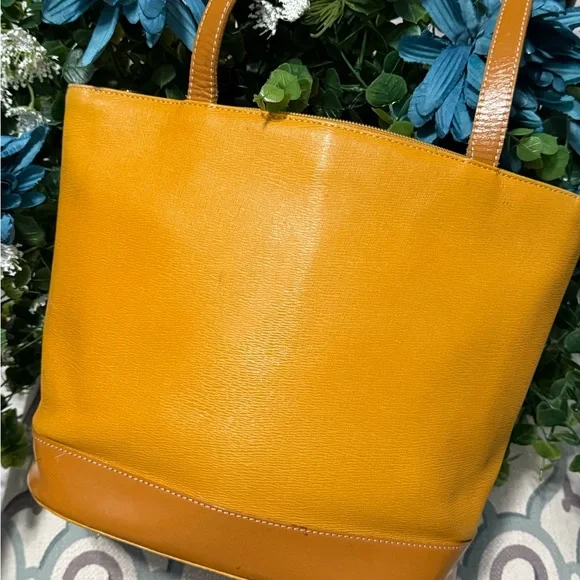 Vintage Burberrys Mustard Leather Satchel – Equestrian Knight - Picture 4 of 16